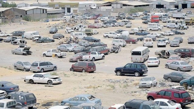 مطالب في السعودية لمواجهة ظاهرة السيارات التالفة في الطرق