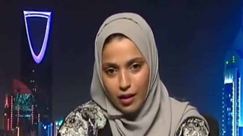 فيديو : طالبة سعودية تقنع قاضي أمريكي باسقاط مخالفات مرورية مسجلة عليها !!
