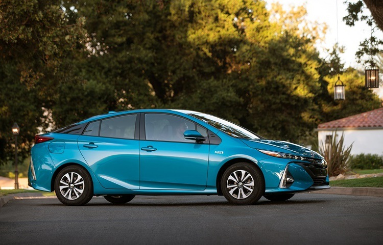 2017_Toyota_Prius_Prime_Advanced_011_6DF87384D92315A318134B61CB3F09F4F0291AA3.jpg