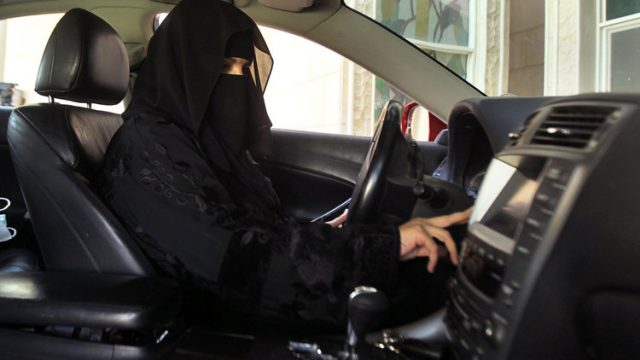 20% من القضايا المرورية في السعودية ترتبط بحوادث خاصة بالنساء