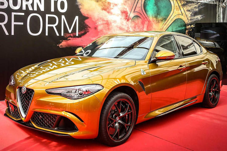 ألفاروميو جوليا Quadrifoglio ذهبية . . نسخة فريدة من نوعها