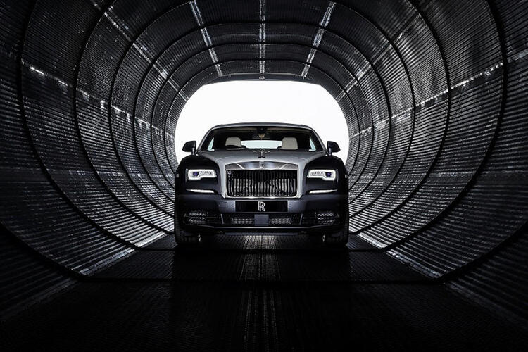 رولزرويس واريث ايجل VIII تحتفل برحلة قاذفة قنابل حول الأطلنطي