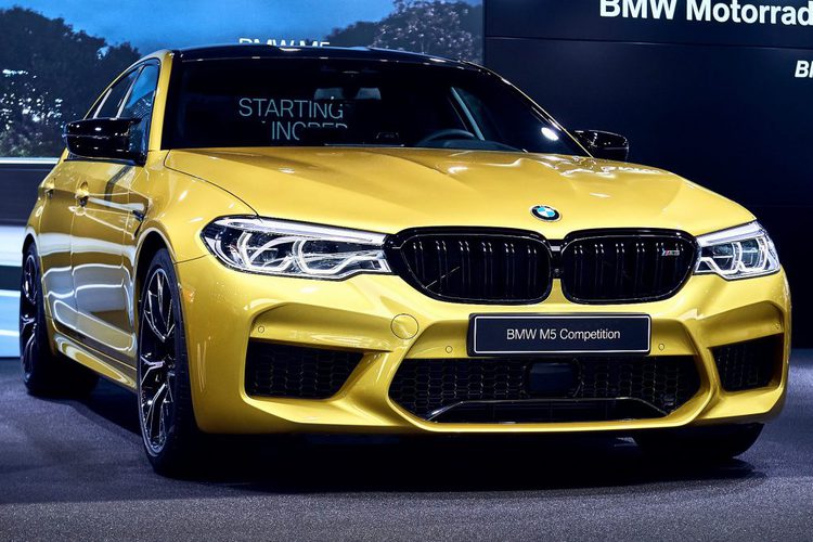 BMW M5 Competition تنطلق بلون أوستن أصفر ميتاليك المميز