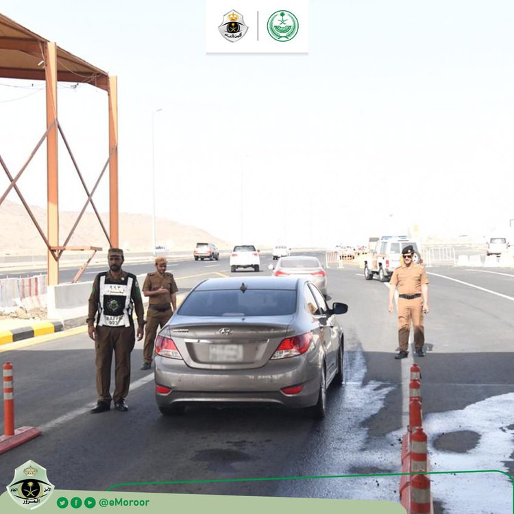 المرور السعودي يطالب المعتمرين باستخدام الحافلات في مداخل مكة بدلاً من السيارات