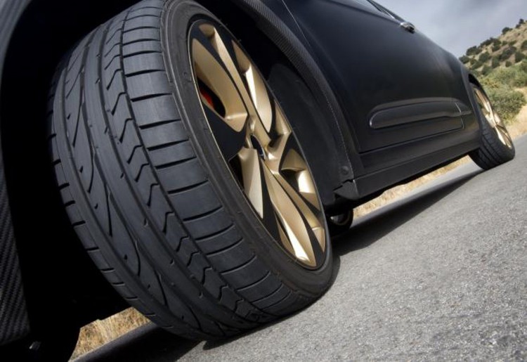 كيف تؤثر الإطارات على معدل استهلاك الوقود في سيارتك؟