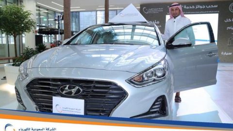 تسليم سيارة هيونداي سوناتا كهربائية لمواطن سعودي