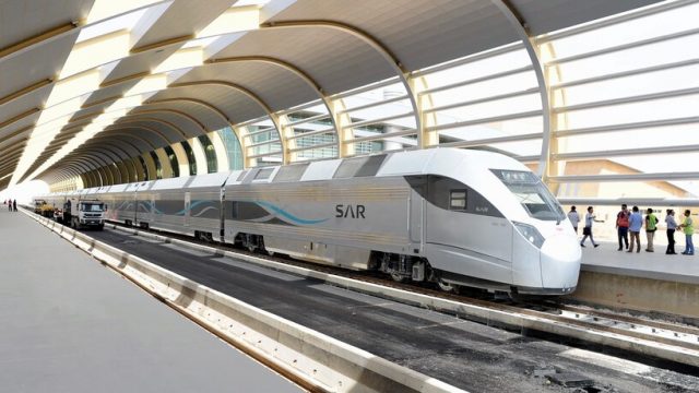 بدء رحلات تجريبية لقطار الرياض