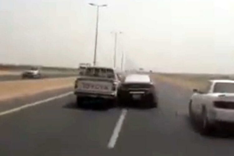 فيديو : سائق متهور يقود الى حادث عنيف على طريق جازان