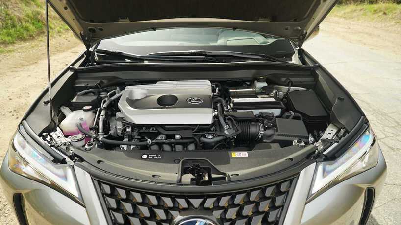 2019-lexus-ux-200-review-3.jpg