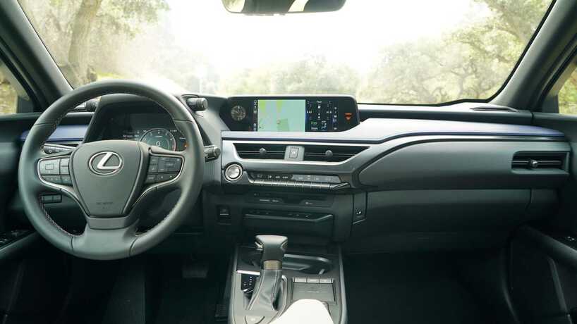 2019-lexus-ux-200-review-5.jpg