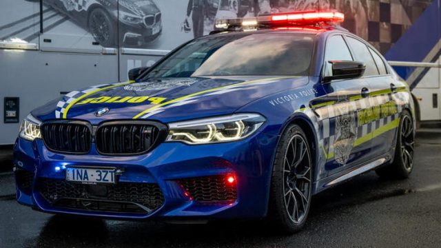 BMW M5 Competition تتحول لسيارة شرطة ديناميكية مثيرة