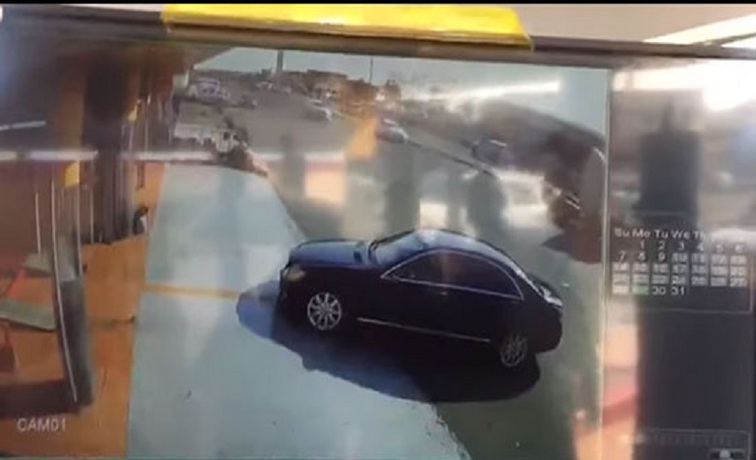 فيديو : نصاب يسرق سيارة في السعودية بخدعة ذكية !!