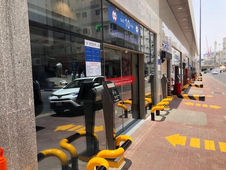 أمير مكة يفتتح مبنى المواقف الذكية للسيارات