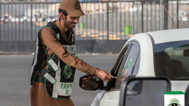 حملات تفتيش مرورية للتأكد من سلامة تصاريح المركبات قبل دخول مكة