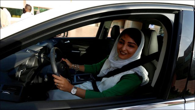 انطباق شروط تأجير السيارات للرجال على النساء في السعودية