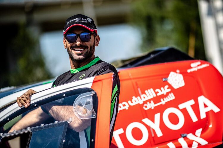 السعودي يزيد الراجحي يشارك في رالي المغرب الصحراوي استعداداً لرالي داكار