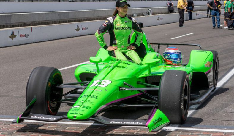 بطلة السباقات الأشهر تبيع لامبورجيني جالاردو .. لماذا؟