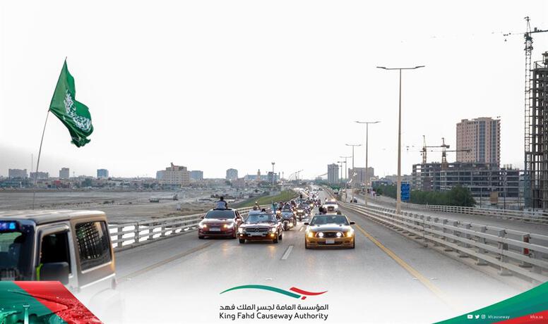 350 سيارة ودراجة نارية معدلين في مسيرة للاحتفال باليوم الوطني