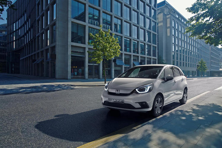 هوندا تكشف النقاب عن فيت الجديدة بالكامل بنظام دفع هايبرد