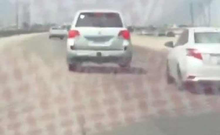 فيديو مطاردة بين سيارتين في السعودية تنتهي باخراج سلاح رشاش السيارات الموقع العربي الأول للسيارات