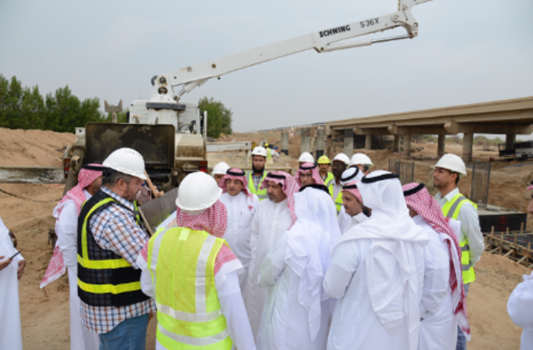 جولة لنائب وزير النقل بطريق الربط بين الرياض والطائف