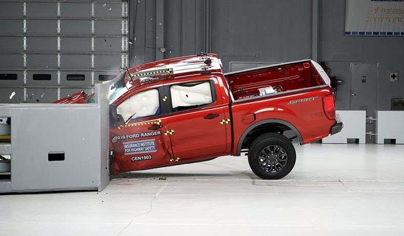 كيف تتفوق سيارات البيك اب الأحدث على الأقدم بالأمان؟