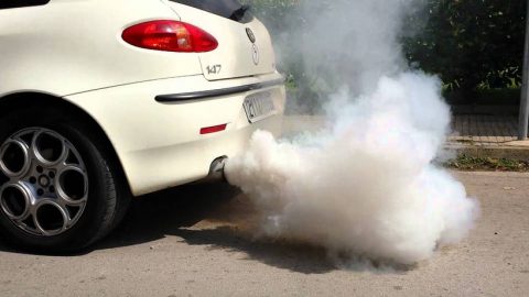 لون دخان العادم هو دليلك لتشخيص مشكلة سيارتك