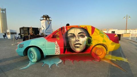 سعودية تحول سيارة خردة الي لوحة فنية مميزة