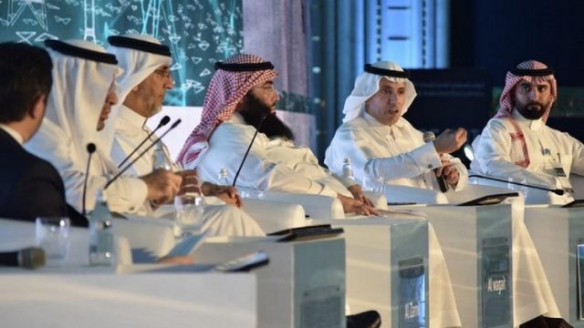 مؤتمر سعودي يطالب بالتوسع في البنية التحتية للسيارات الكهربائية