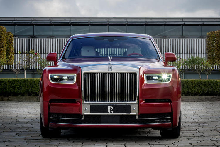 رولز رويس فانتوم فريدة بطلاء خاص للاحتفال بمرور 115 عام على السيارة