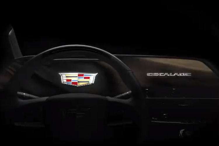 كاديلاك إسكاليد 2021 تزود بشاشة OLED كبيرة مقوسة لأول مرة في تاريخ صناعة السيارات