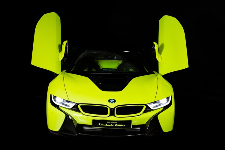 بي ام دبليو والكانتارا يكشفان النقاب عن إصدار i8 رودستر LimeLight Edition