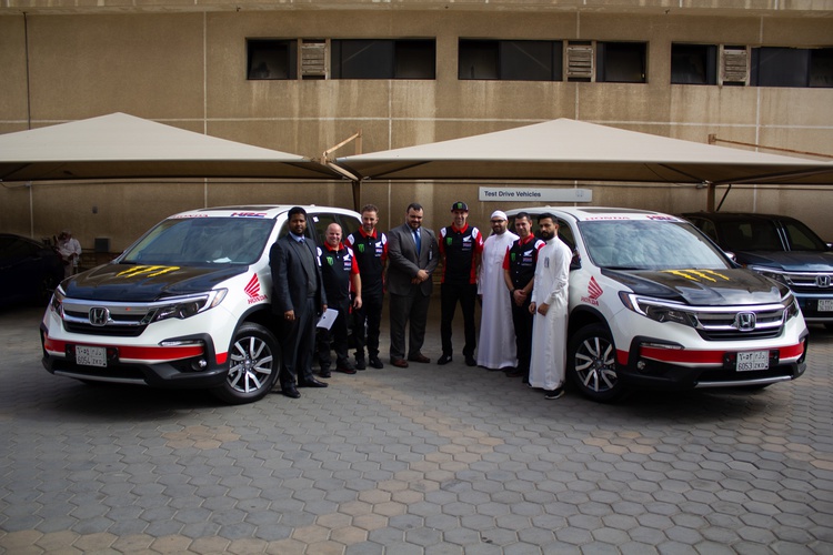 فريق هوندا المشارك في رالي داكار يزور الوكيل السعودي