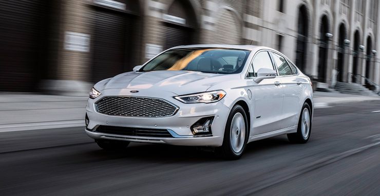 أفضل سيارات السيدان رباعية الدفع للأجواء الشتوية