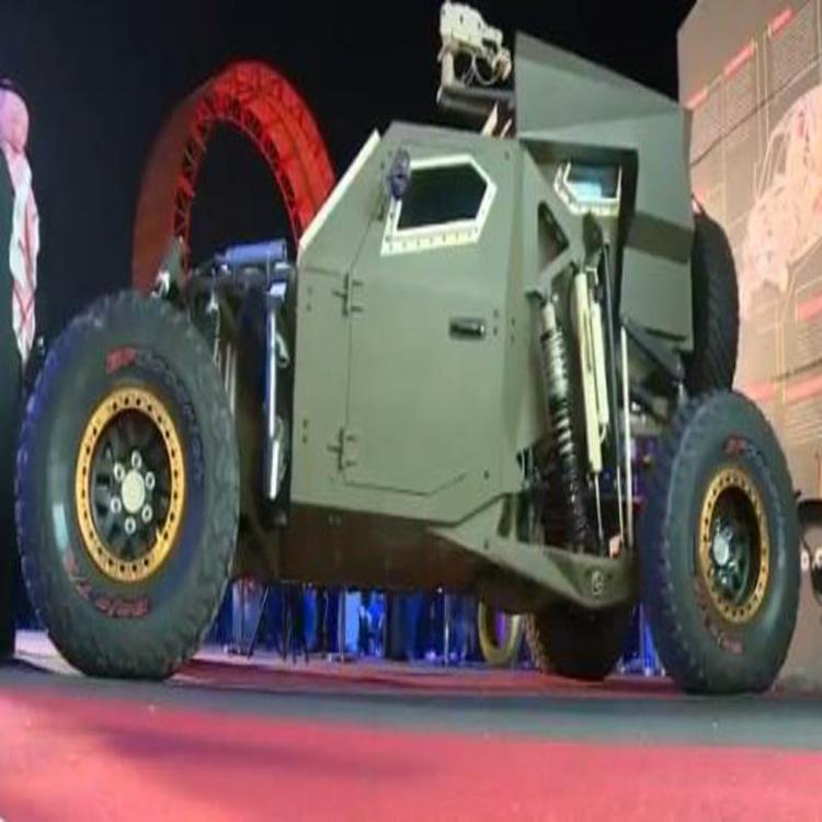 سيارة تتسلق الجبال وتسير على قممها صناعة سعودية