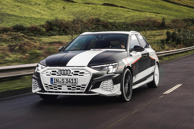 أودي A3 الجديدة تكشف أول ملامحها