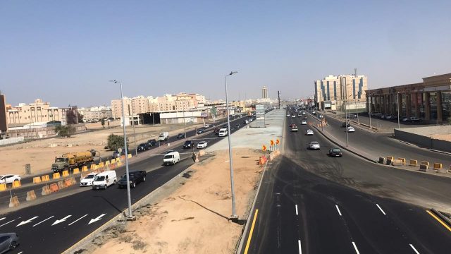 مرور جدة يعلن فتح الحركة المرورية لطريق الملك فهد في تقاطعه مع شارع صاري