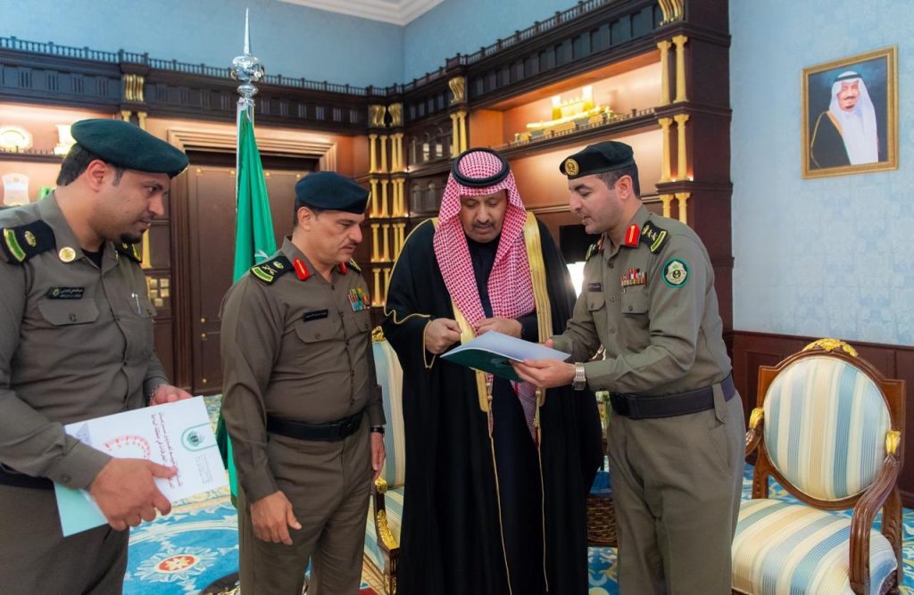 تسليم تقرير بحوادث المرور في الباحة لأمير المنطقة