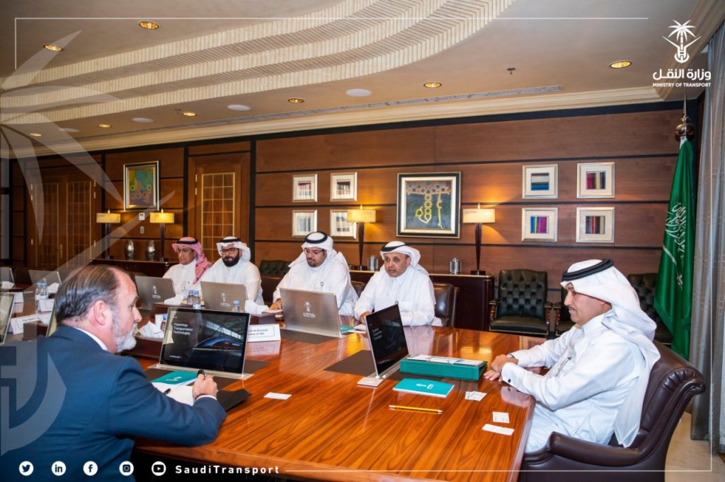 وزير النقل يستقبل قادة الأعمال بشركة “هايبرلوب لتكنولوجيا النقل”