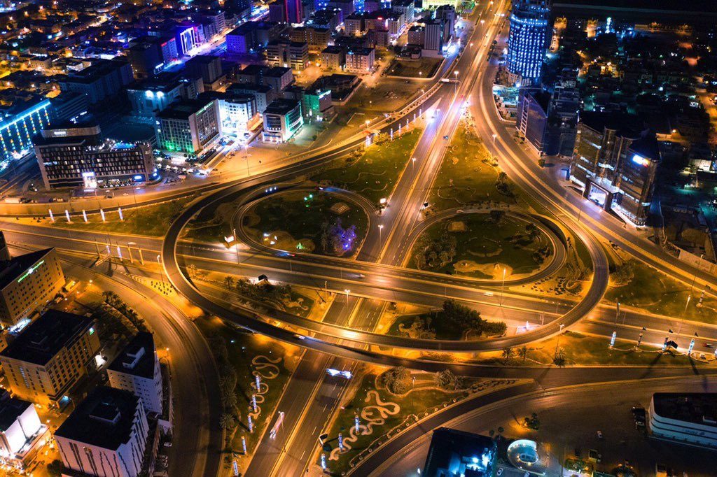 بالصور : شوارع العاصمة الرياض بدون سيارات ومواطنين خلال منع التجول