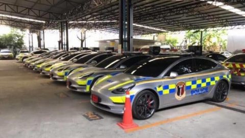 الشرطة التايلاندية تنفق 3 ملايين دولار على تأجير 7 سيارات تسلا Model 3 !!