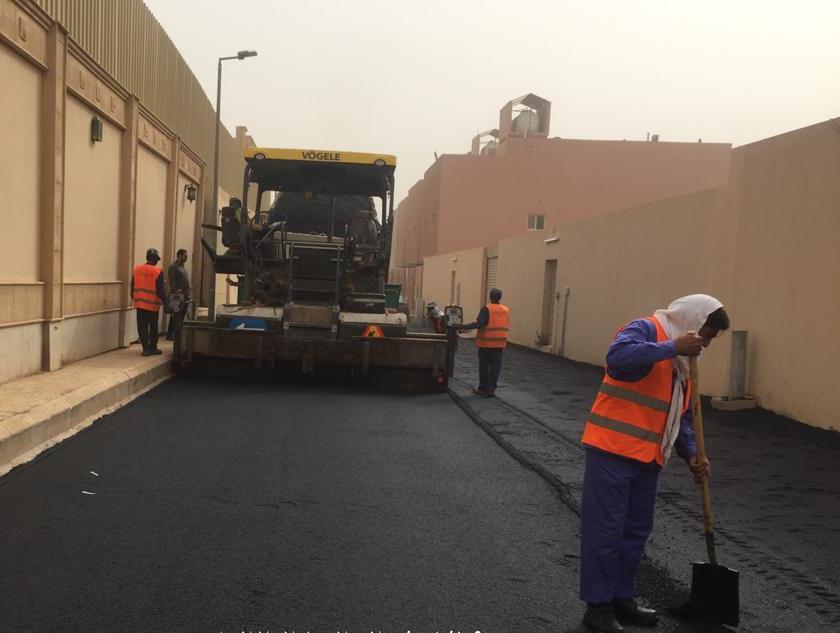 أمانة الرياض تواصل تطوير الطرق خلال فترة منع التجول
