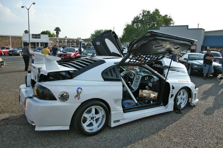 سيارات فورد موستنج معدلة بتصميمات غريبة