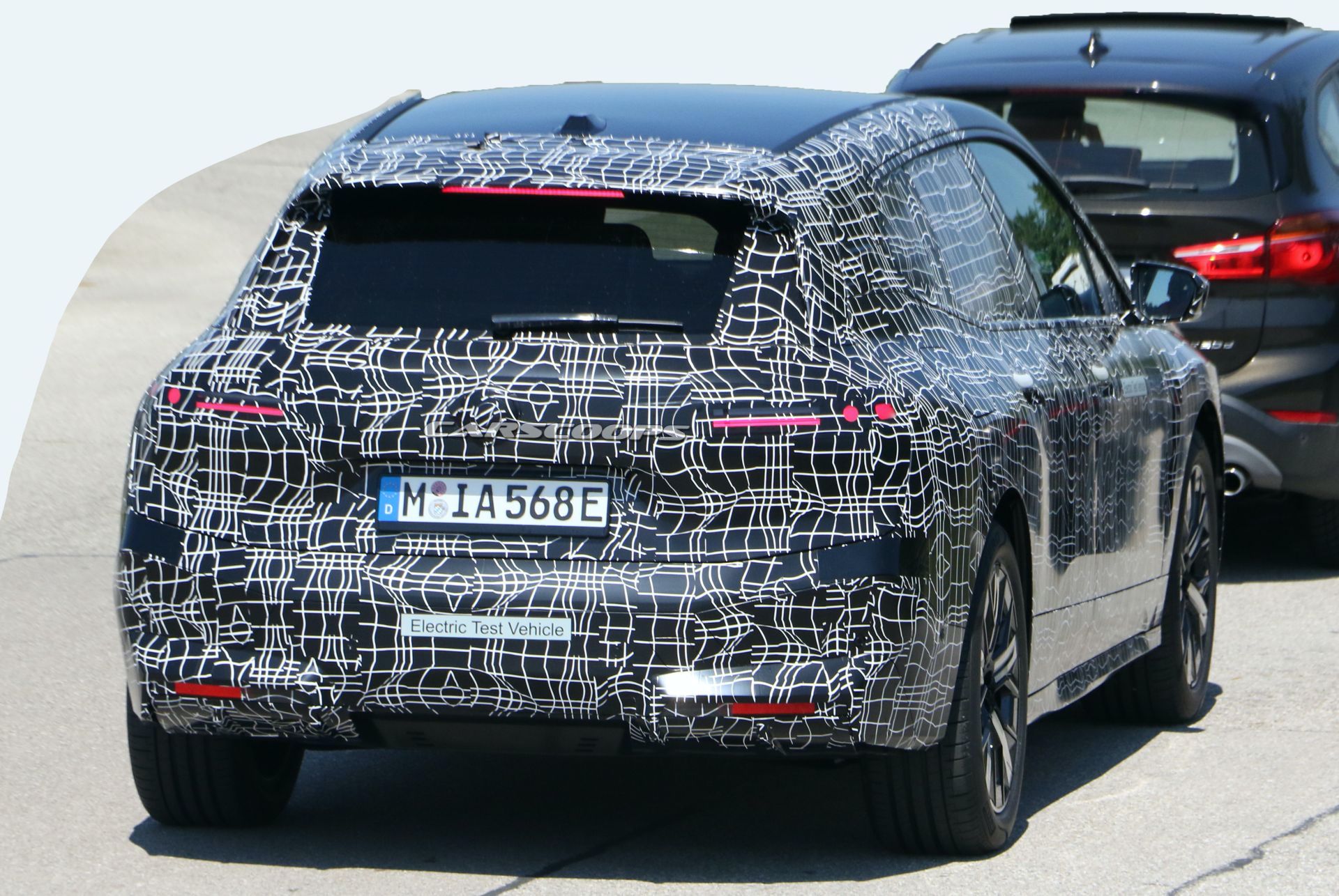 BMW iX ستقدم في 3 نسخ بقوة 300 حصان و 600 حصان