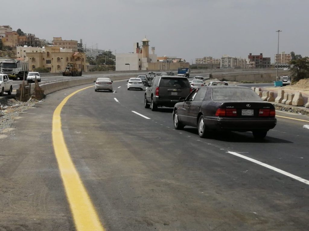 وزارة النقل السعودية تؤكد استخدام 4 طبقات لأرضيات مشروعات الطرق