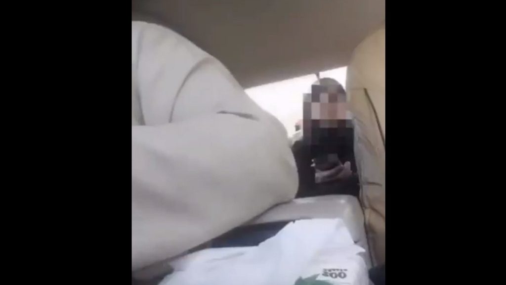 جدل في السعودية بعد تصوير سائق للراكبات بدون علمهن