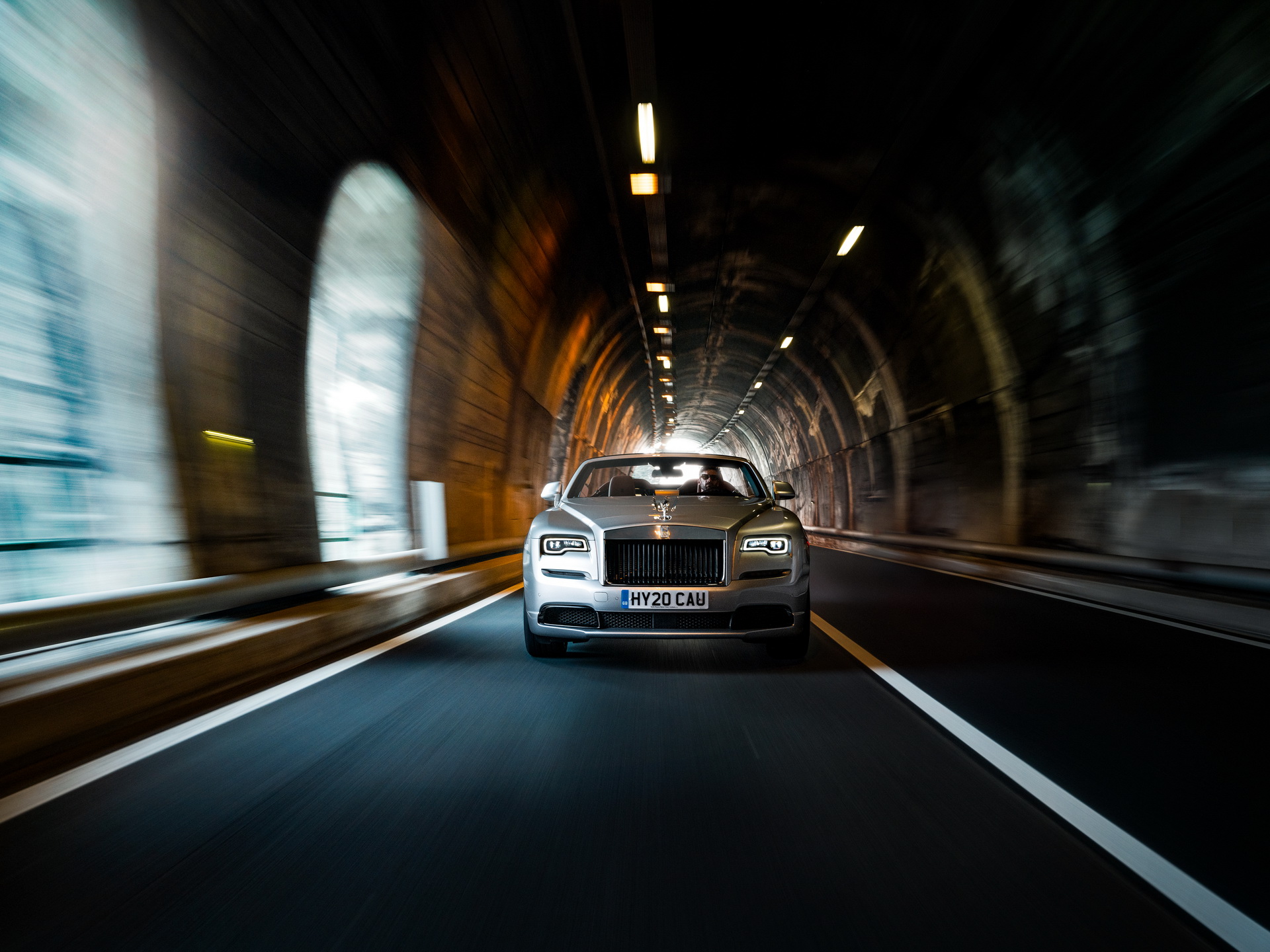 الرئيس التنفيذي لشركة رولزرويس يؤكد أن سوق السيارات الفاخرة يتعافى