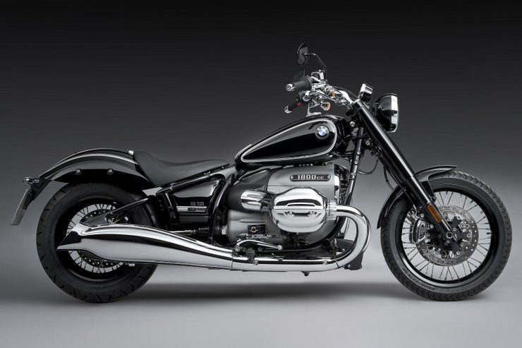 يوسف ناغي تطلق الدراجة النارية BMW R18 في السعودية