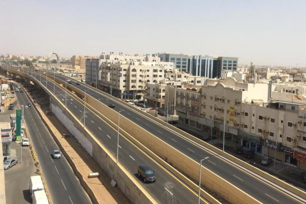 أمانة جدة تفتتح جسر شارع صاري وتنهي تصريف الأمطار في نفق ميدان خادم الحرمين