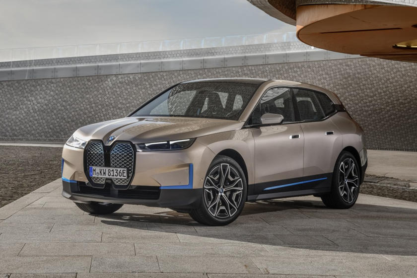 BMW iX الكهربائية متعددة الاستخدامات تقدم رسمياً كموديل 2022